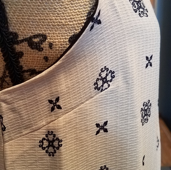 🤗🤗🤗Textured romper - Picture 5 of 7